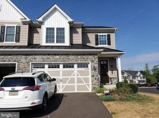 100 Caldwell Ct, Colmar, PA 18915