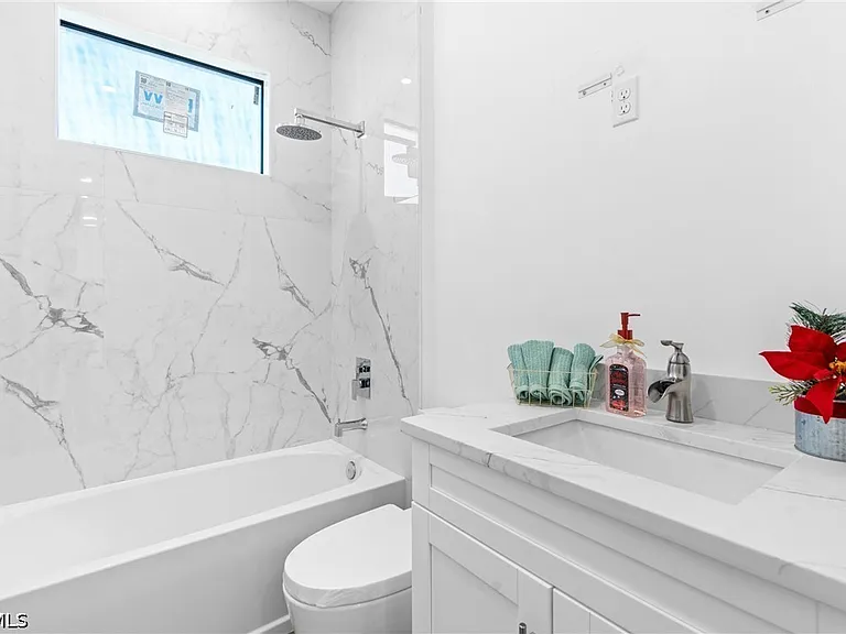 2803 44th St SW — Photo 11