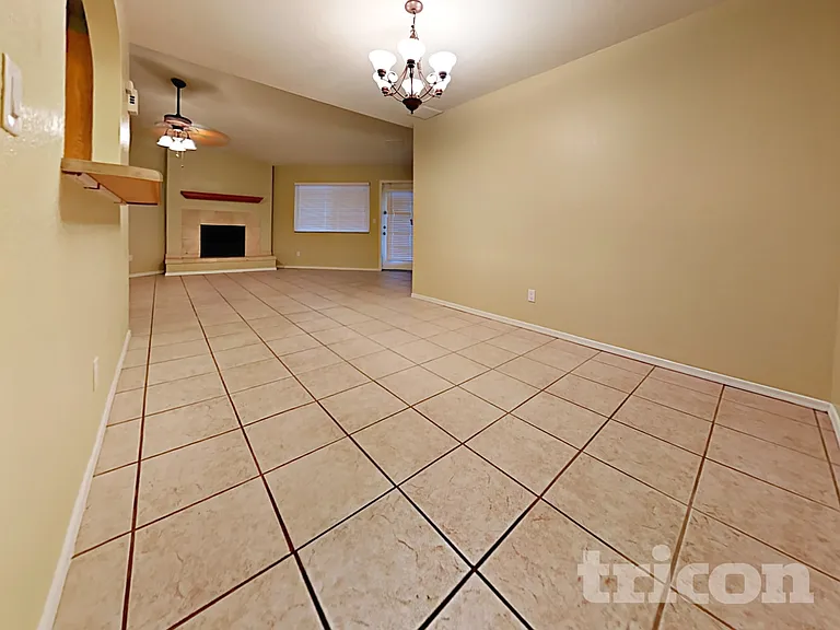 3413 E Dragoon Ave — Photo 7
