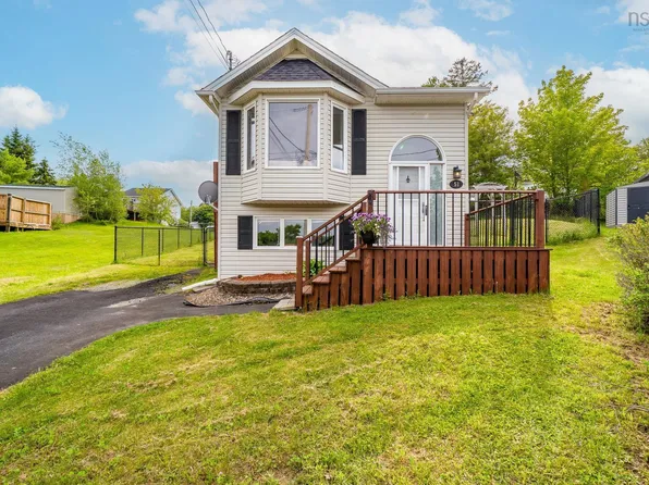 51 Bianca Ct, Halifax, NS B4E 3E2