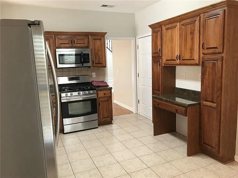 6135 Pattingham Dr — Photo 6