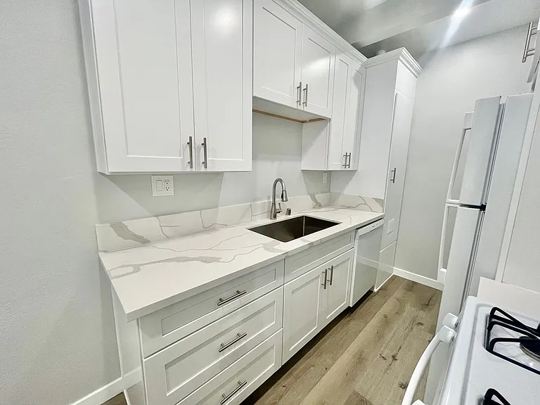 195 Ballantyne St #8 — Photo 6