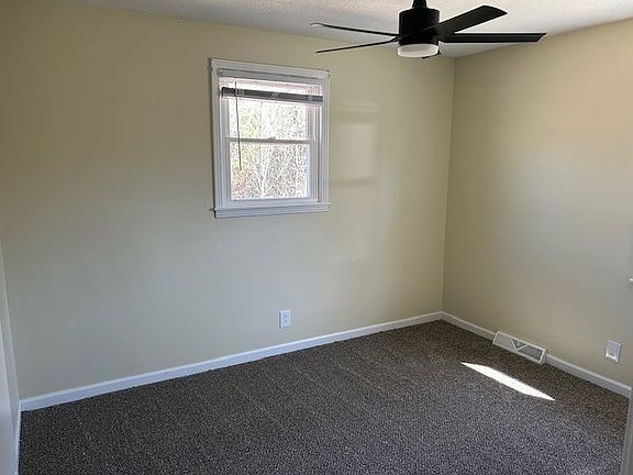 5th image of 2037 Montclair Dr