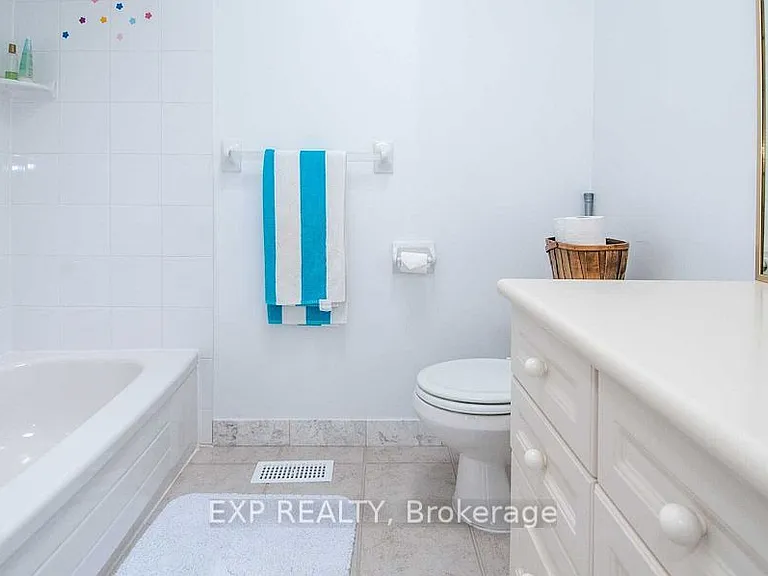 220 Viewmount Ave — Photo 29