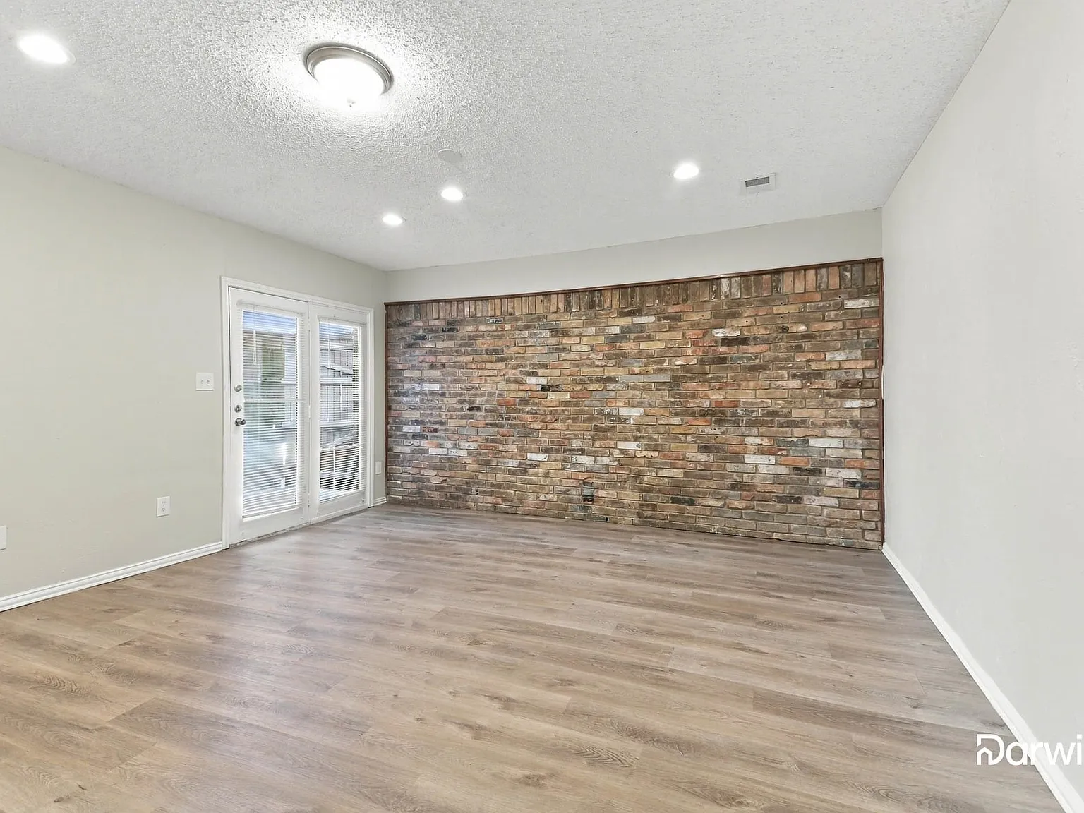 6 bed, 4.5 bath, 3337 sqft, $3,490 — Photo 3