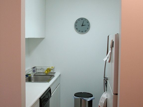 5th image of 235 E 40th St APT 21F