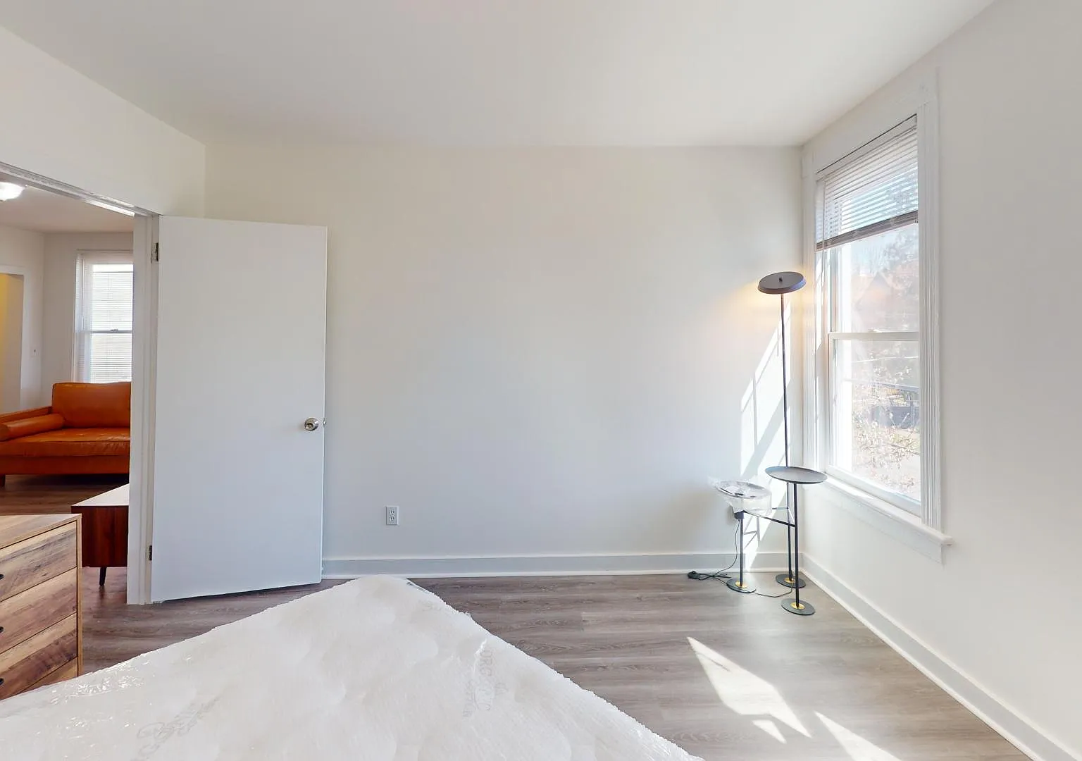 113 Laurel Ave — Photo 2