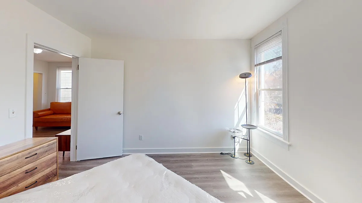 Building Photo - 113 Laurel Ave #2