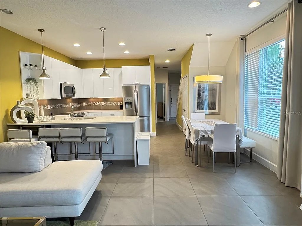 3 bed, 2.0 bath, 1512 sqft, $2,400 — Photo 4