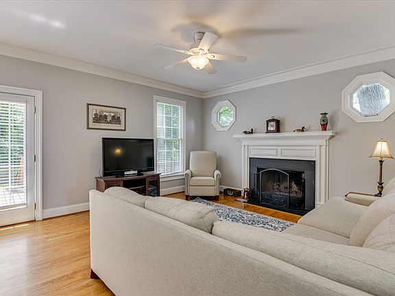 3rd image of 208 Misty Oaks Ct