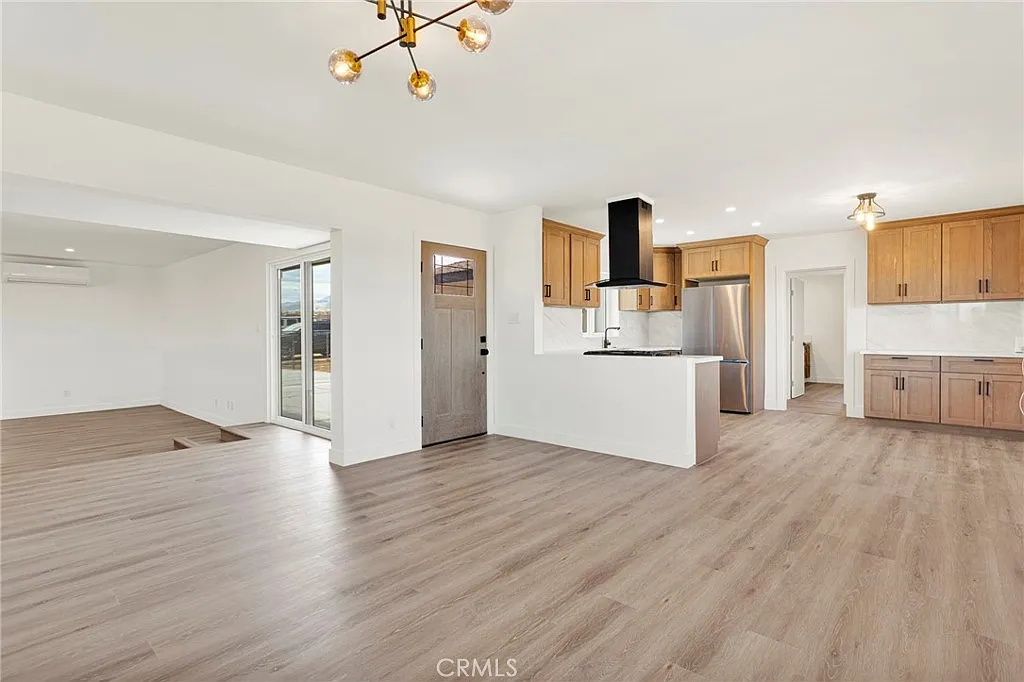 3 bed, 2327 sqft, $2,800 — Photo 4