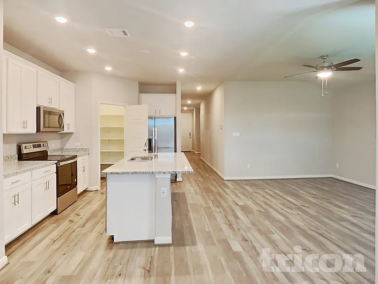 13623 Emerson Way — Photo 4
