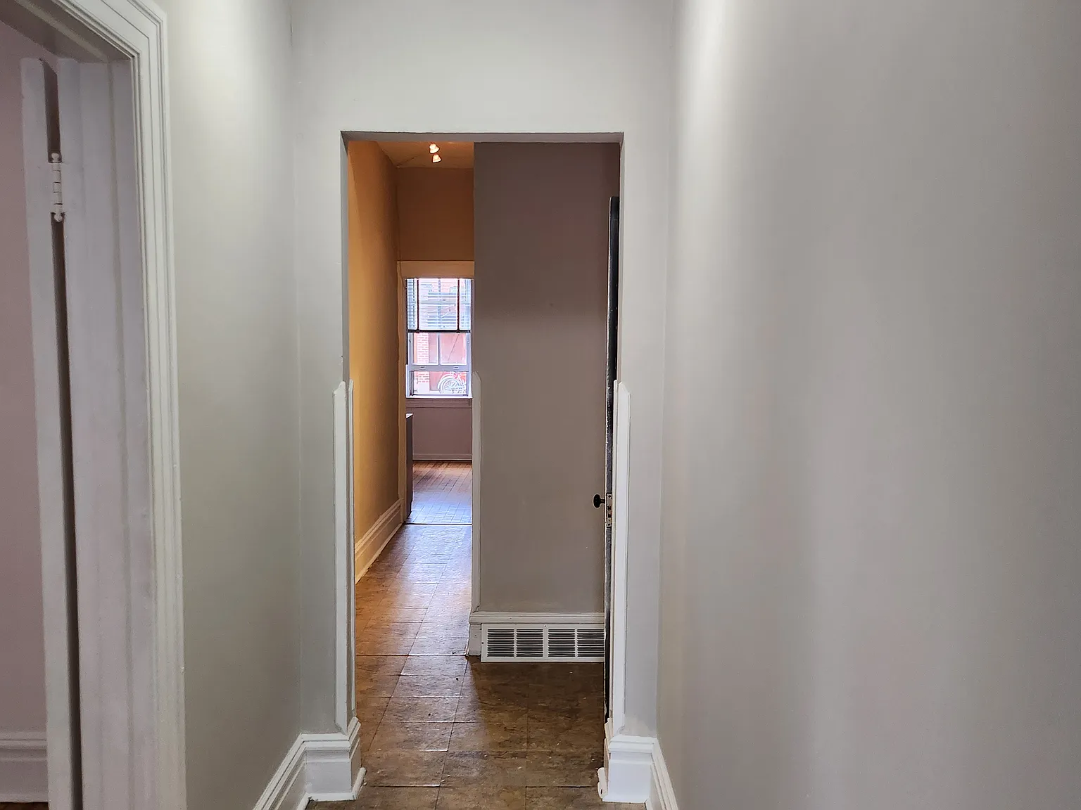 3 bed, 2200 sqft, $2,550 — Photo 2