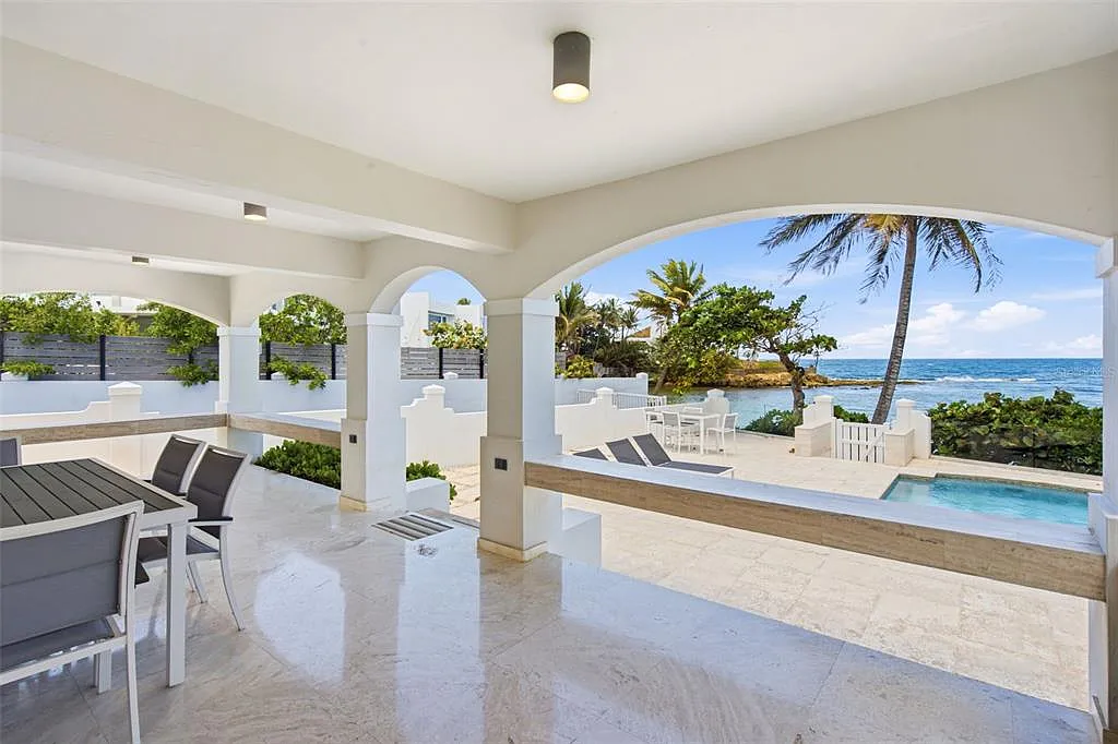4 bed, 4.5 bath, 4000 sqft, $30,000 — Photo 4