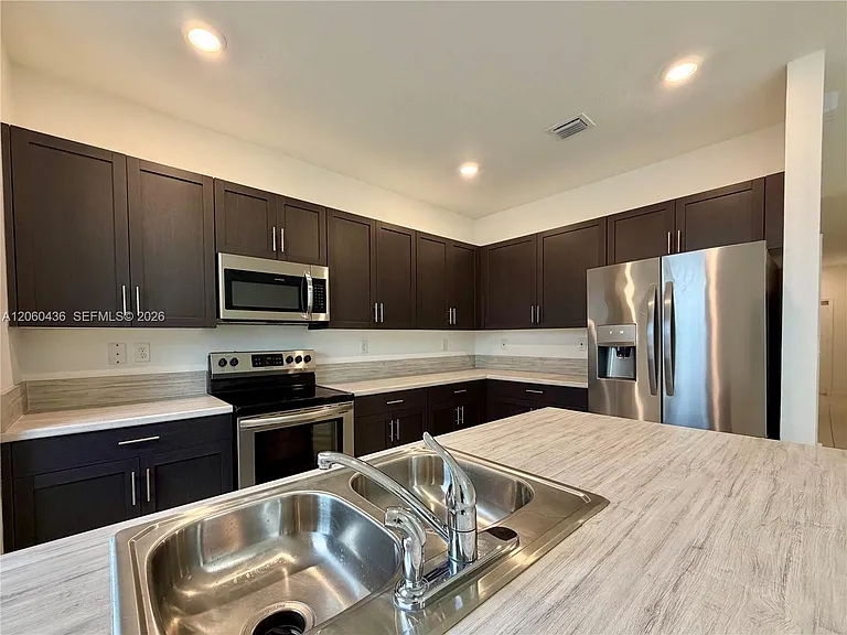 2685 SE 13th Ct — Photo 7