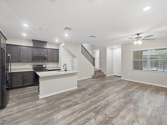 5th image of 779 E DORAL Avenue #102