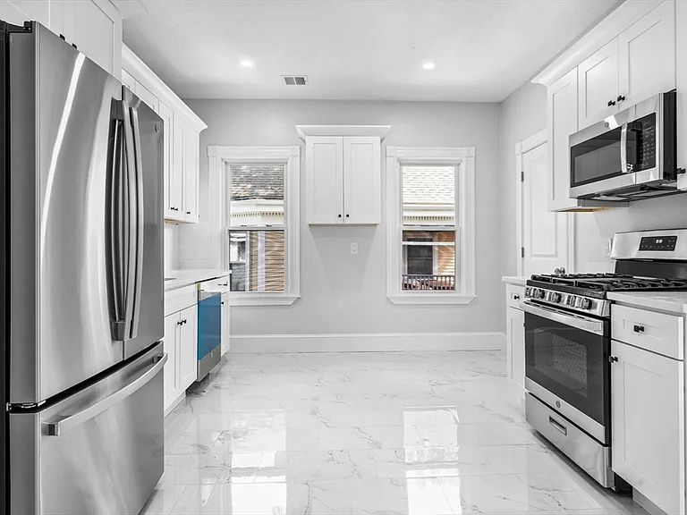 67 Romsey St #2 — Photo 1