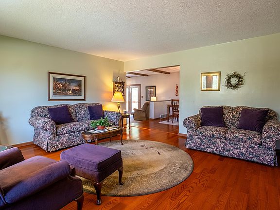 3rd image of 1505 Woodland Dr