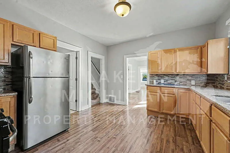 4 bed, 2.0 bath, 1760 sqft, $1,995 — Photo 2