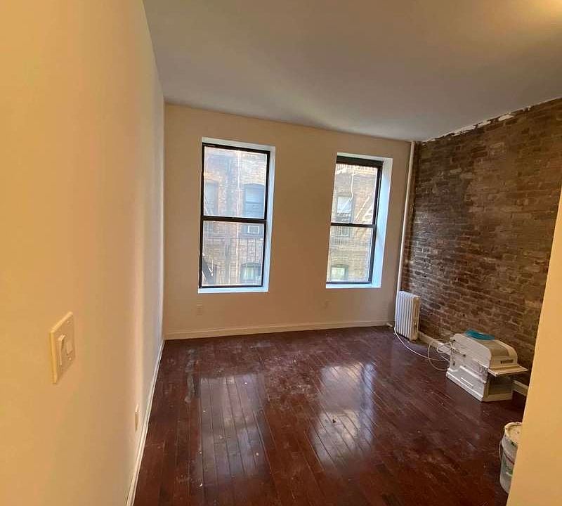 1st image of 107 Thompson St #2DR