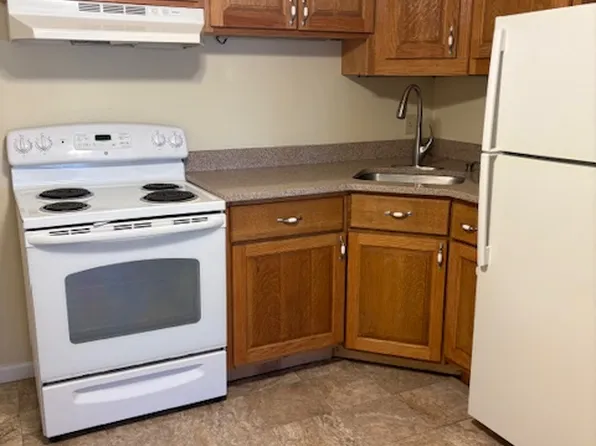 260 Spring Cir APT 303B, Winchendon, MA 01475