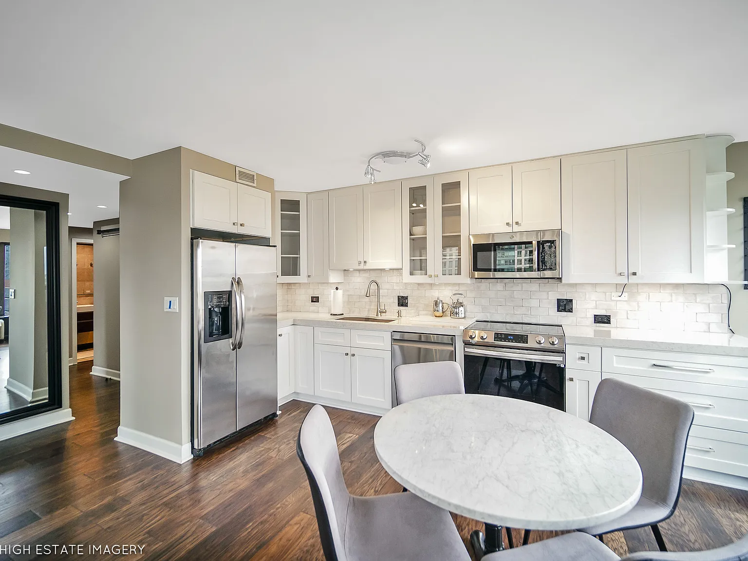 2 bed, 1000 sqft, $4,000 — Photo 2
