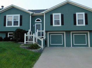 1817 SE Ridgewood Dr, Blue Springs, MO 64014
