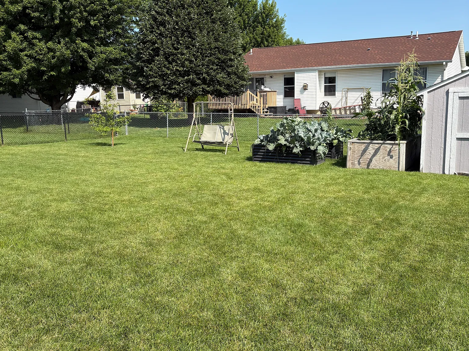 3 bed, 2025 sqft, $2,400 — Photo 3