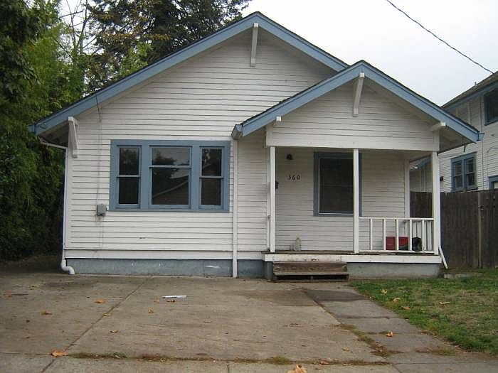 1st image of 360 SE 5th Ave