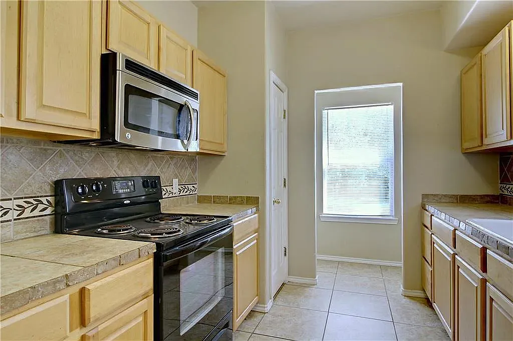 1104 Canyon Edge Dr — Photo 4