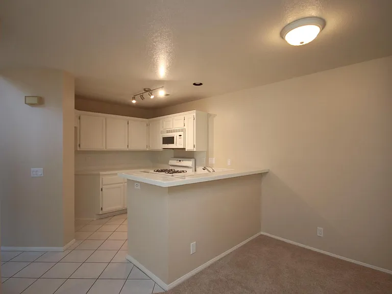 1074 Rocton Dr — Photo 7