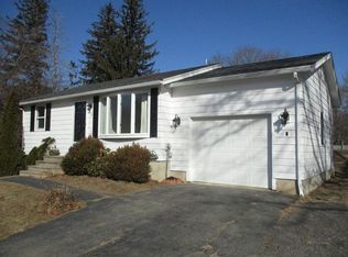 8 Longmeadow Dr, Salisbury, MA 01952