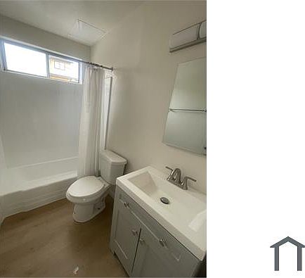 3rd image of 1233 1/2 W 109th St
