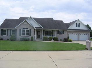 1042 N 11th St, Breese, IL 62230