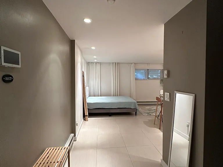 9 Manhattan Pl — Photo 7