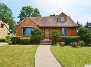 34 Hillvale Rd, Albertson, NY 11507