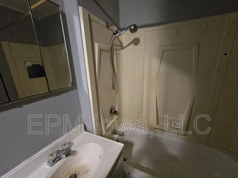 519 Adams St — Photo 20