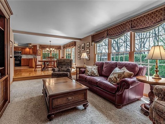 3rd image of 33 Smallwood Dr