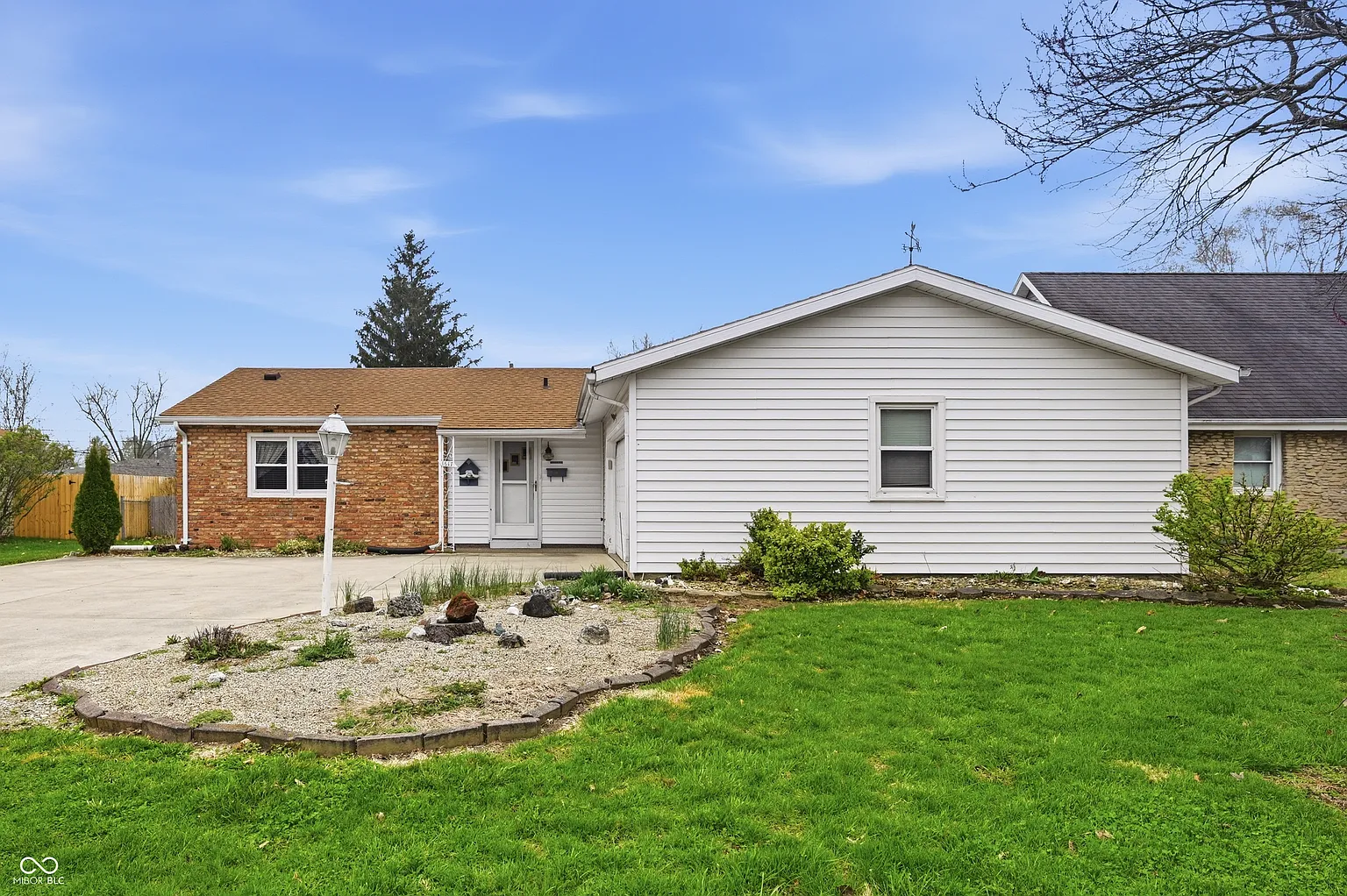 1617 Plymouth Dr photo 1