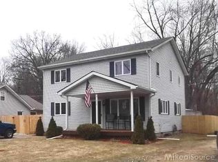 834 Golfview St, Algonac, MI 48001