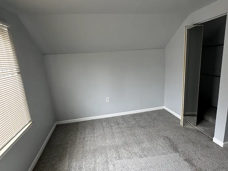 8904 Robson St — Photo 14