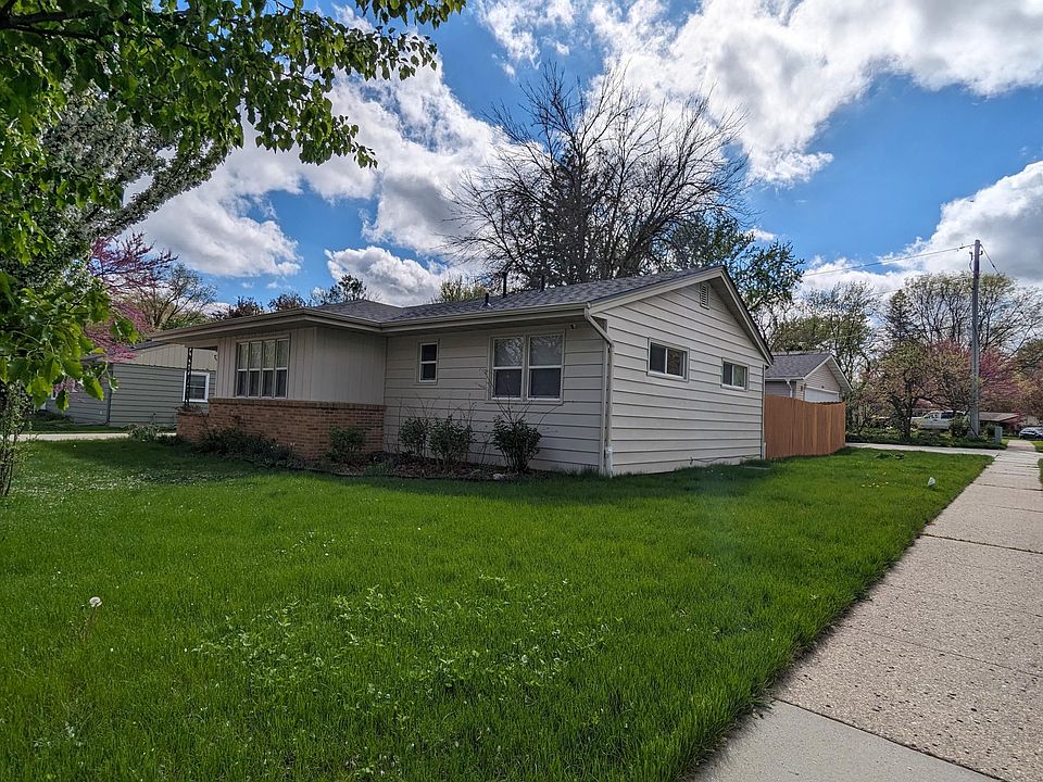 2nd image of 2121 Burnett Ave