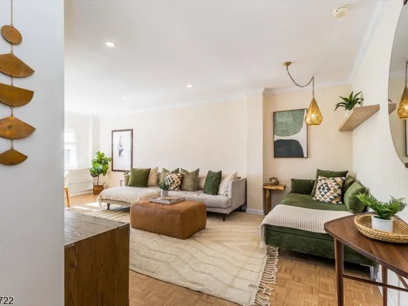 467 Valley St 5M, Maplewood Twp., NJ 07040