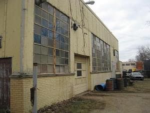2nd image of 2080 N Hawthorne Ave
