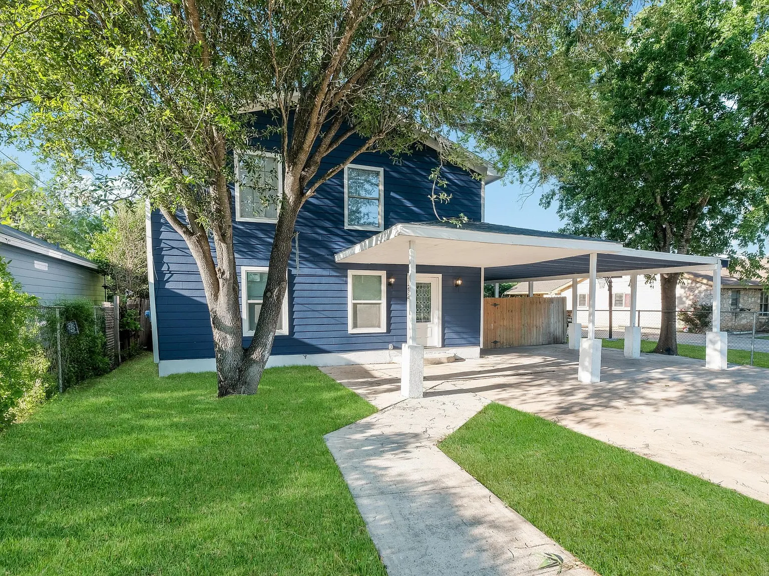 5 bed, 3932 sqft, $2,950 — Photo 1
