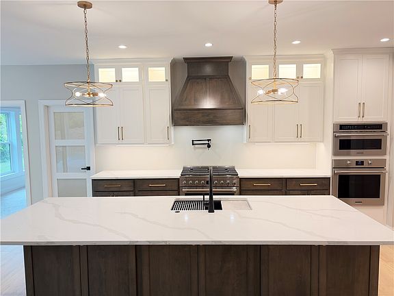 3rd image of 1204 Lake Point Dr