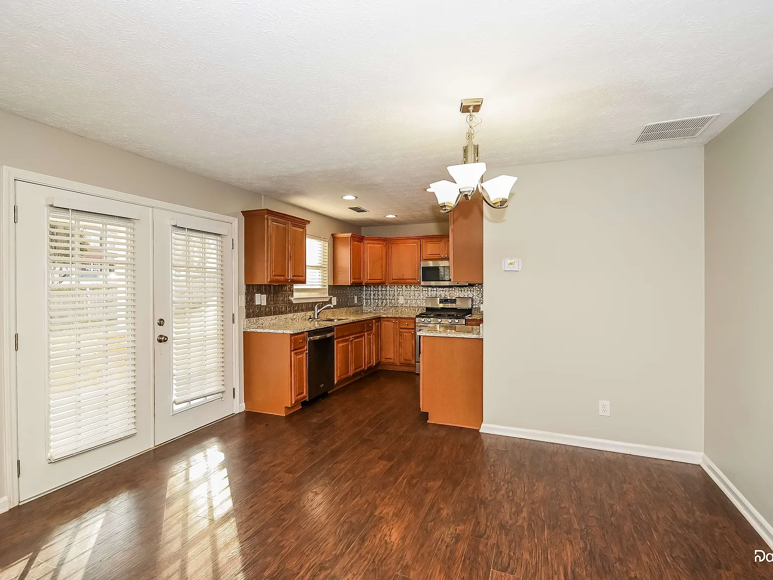 3 bed, 2.5 bath, 1542 sqft, $2,355 — Photo 4