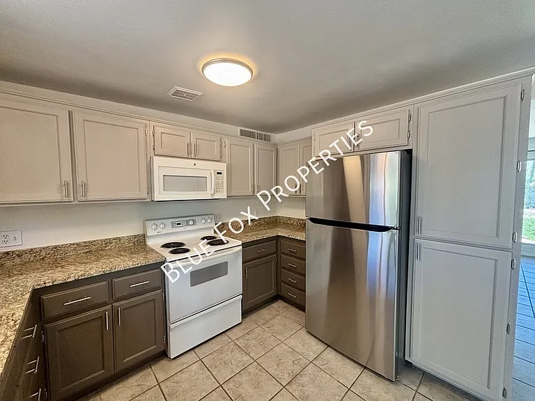 2780 W Via Del Santo — Photo 9