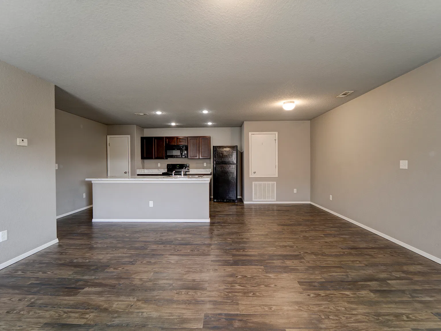 3 bed, 1370 sqft, $1,650 — Photo 4