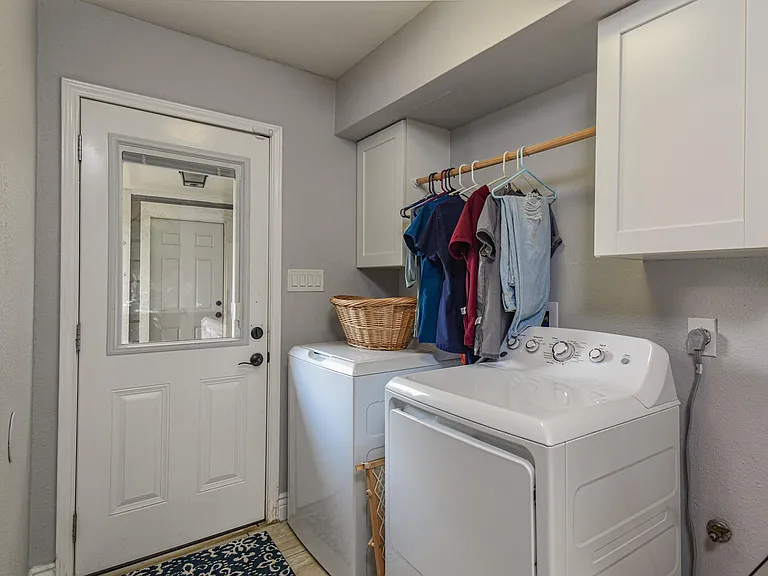 310 Prince Of Wales St — Photo 21